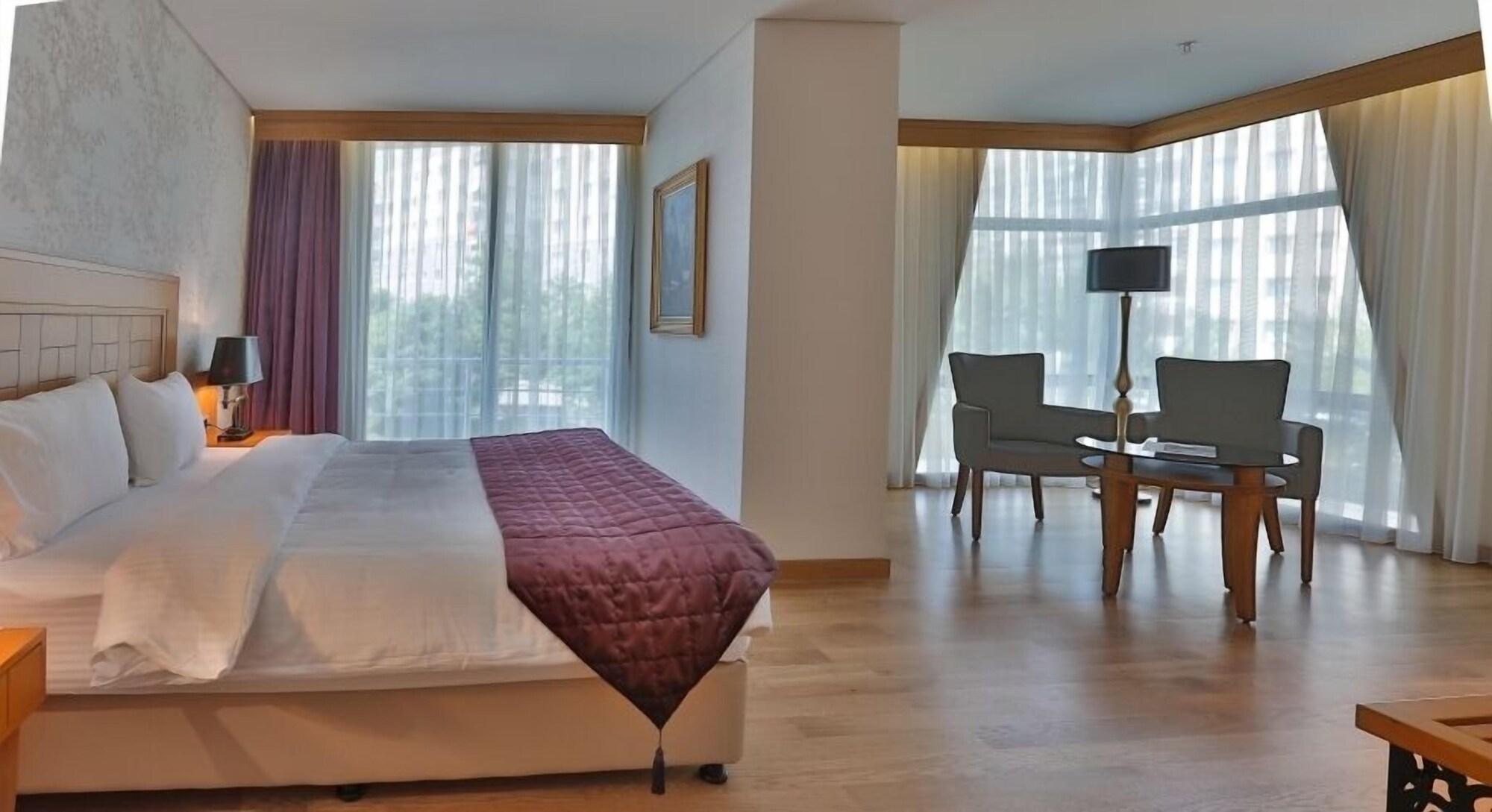 Queen Hotel & Spa Istanbul Bagian luar foto