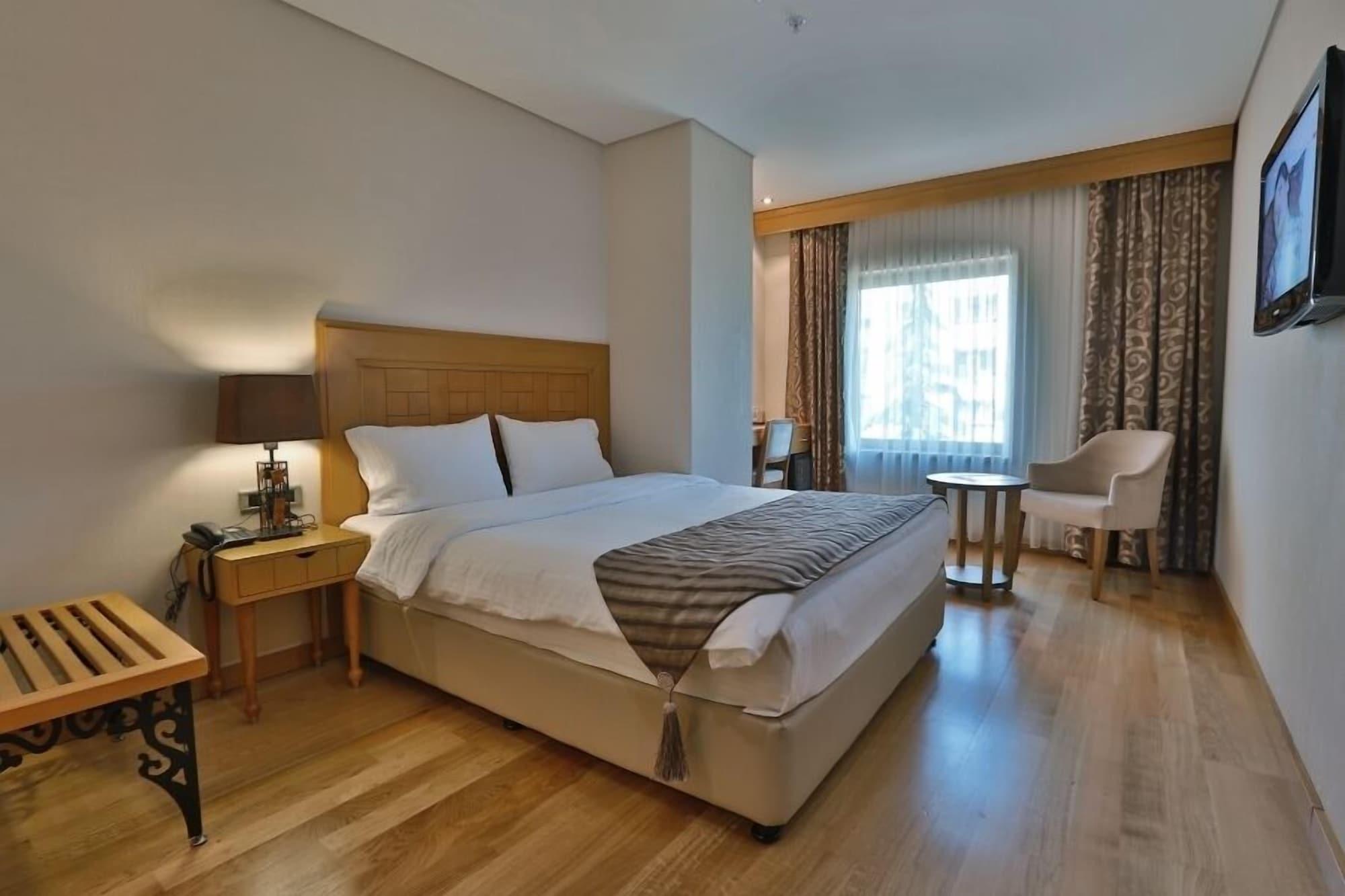 Queen Hotel & Spa Istanbul Bagian luar foto