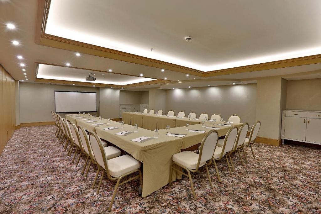 Queen Hotel & Spa Istanbul Bagian luar foto