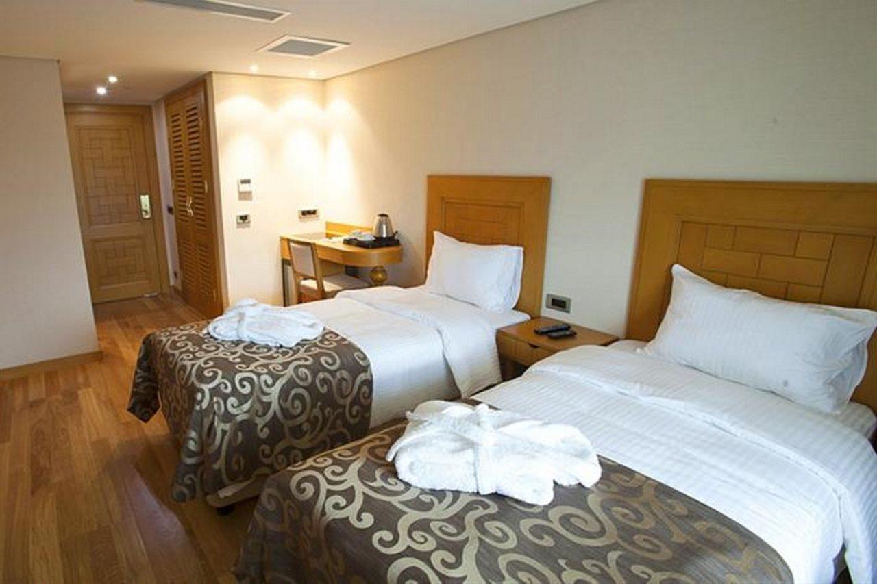 Queen Hotel & Spa Istanbul Bagian luar foto