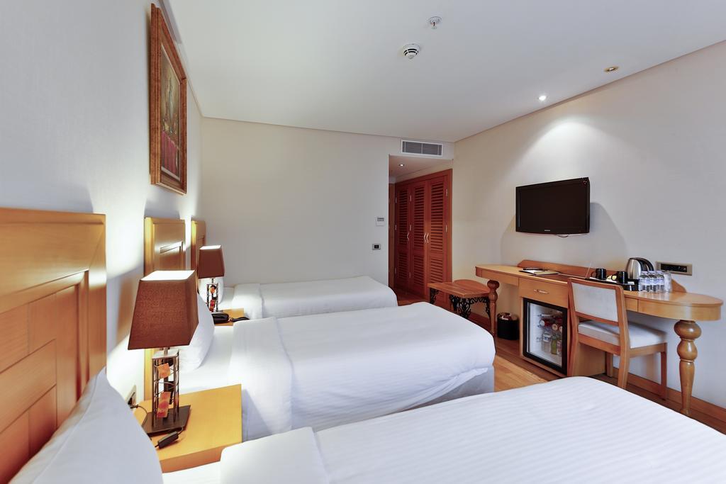 Queen Hotel & Spa Istanbul Bagian luar foto